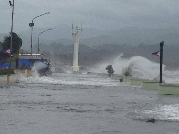 Ο τυφώνας Ράμασουν χτυπά τις Φιλιππίνες