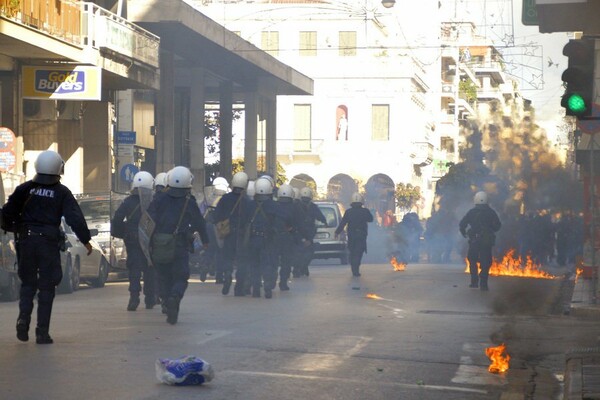 Σοβαρά επεισόδια στις πορείες σε Θεσσαλονίκη και Πάτρα