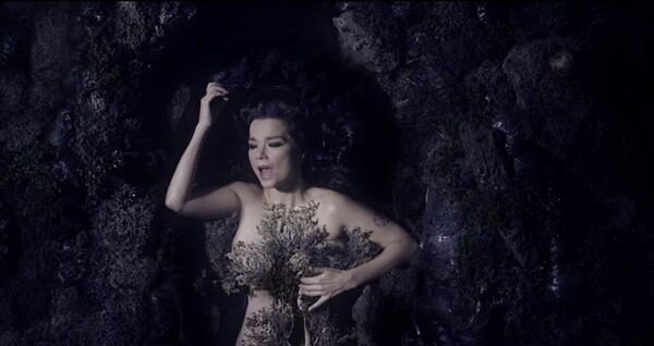 Το πρώτο τρέιλερ της Björk για την έκθεση στο MoMa