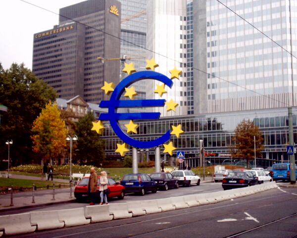 3,3 δισεκ. ευρώ ενέκρινε τελικά η ΕΚΤ