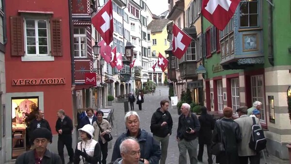 Αλλοδαποί το 30% των Ελβετών