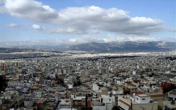 Λίγες νεφώσεις και κρύο