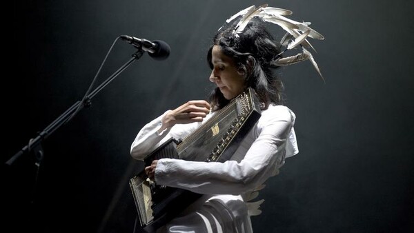 H PJ Harvey ετοιμάζει το πρώτο της βιβλίο