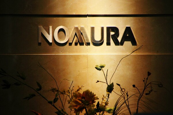 Θετικό για τις αγορές το εκλογικό αποτέλεσμα λέει ο οίκος Nomura