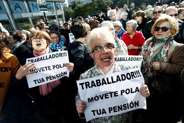 Χιλιάδες Ισπανοί συνταξιούχοι βγήκαν στους δρόμους, απαιτώντας αξιοπρεπή εισοδήματα