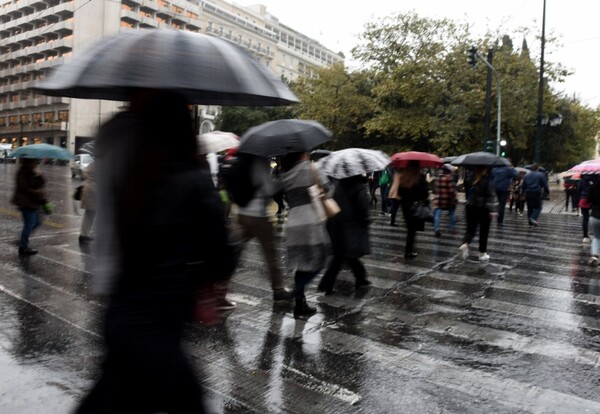 Κακοκαιρία με καταιγίδες και χιόνια σχεδόν σε όλη τη χώρα