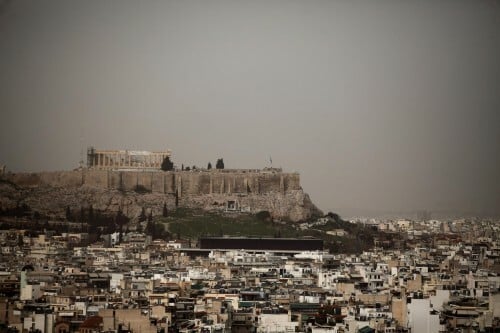 Αφρικανική σκόνη και τοπικές βροχές σήμερα