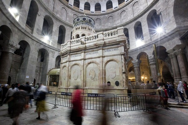 Σε μια σπάνια κίνηση, εκκλησιαστικοί ηγέτες έκλεισαν τον Ναό της Αναστάσεως στην Ιερουσαλήμ