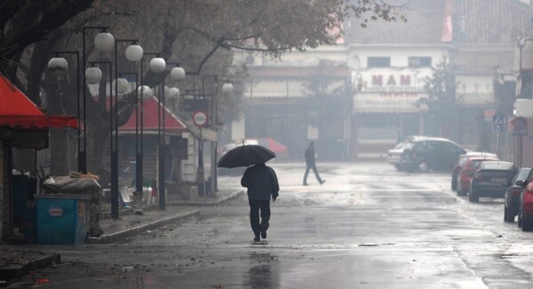 Πάλι χαλάει ο καιρός - Πού περιμένουμε βροχές και καταιγίδες