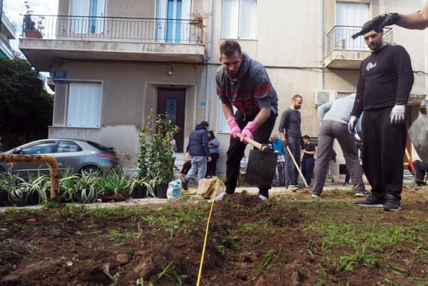 Ένα εγκαταλελειμμένο οικόπεδο στον Κολωνό μεταμορφώθηκε σε πάρκο τσέπης