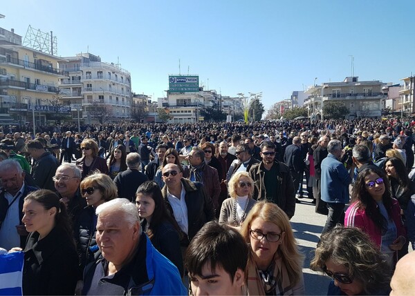 Σε εξέλιξη το συλλαλητήριο για τους δύο Έλληνες στρατιωτικούς στην Ορεστιάδα (φωτο + βίντεο)