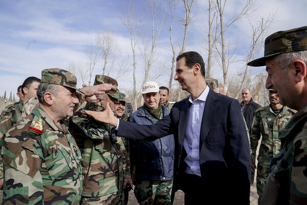 Die Zeit: Το καθεστώς Άσαντ φαίνεται ενισχυμένο και σχεδιάζει τη μελλοντική Συρία