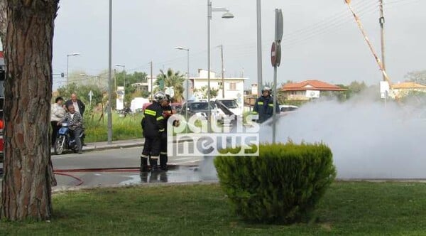 Αυτοκίνητο στον Πύργο πήρε φωτιά εν κινήσει