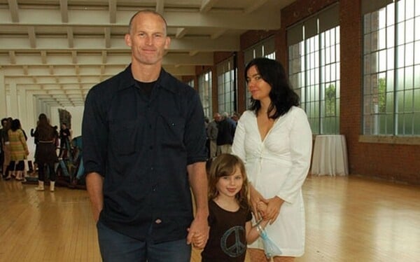 O Matthew Barney μηνύει την Bjork