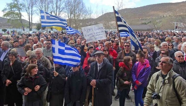 Πορεία στη Καστοριά για τους δύο Έλληνες στρατιωτικούς - «Αφήστε τα παιδιά μας ελεύθερα»