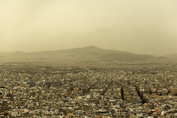 Η καλοκαιρία συνεχίζεται, η αφρικανική σκόνη έρχεται