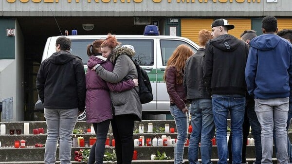 Βαρύ πένθος στην πόλη που θρηνεί 16 μαθητές στην αεροπορική τραγωδία στις Άλπεις