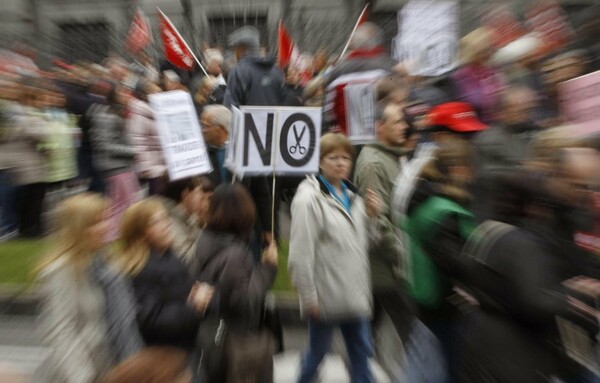 Αυξήσεις μισθών στην Ισπανία ύστερα από τριετές «πάγωμα»