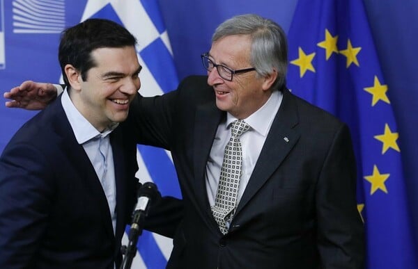 Handelsblatt: Ασκούμενους σε εγχείριση ανοικτής καρδιάς χαρακτήρισε ο Γιούνκερ τους Τσίπρα - Βαρουφάκη