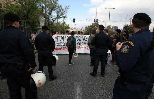 Συγκέντρωση διαμαρτυρίας ενάντια στα κέντρα κράτησης μεταναστών