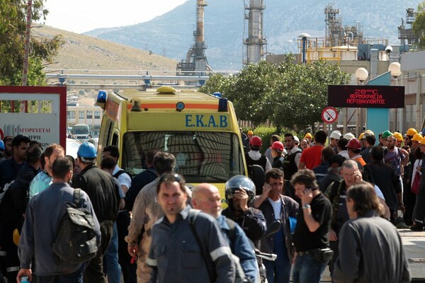 Σε ιδιαίτερα κρίσιμη κατάσταση πέντε τραυματίες από τη φωτιά στα διυλιστήρια