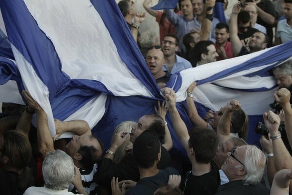 Χιλιάδες διαδηλωτές στο Σύνταγμα απόψε