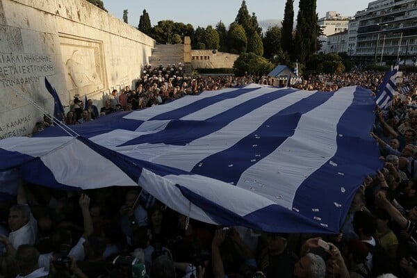 Χιλιάδες διαδηλωτές στο Σύνταγμα απόψε