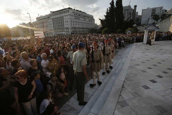 Μεγάλη συγκέντρωση κατά της λιτότητας και υπέρ του 'ΟΧΙ' στο Σύνταγμα