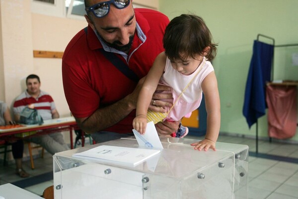 Κοντά στο 65% η συμμετοχή στο δημοψήφισμα