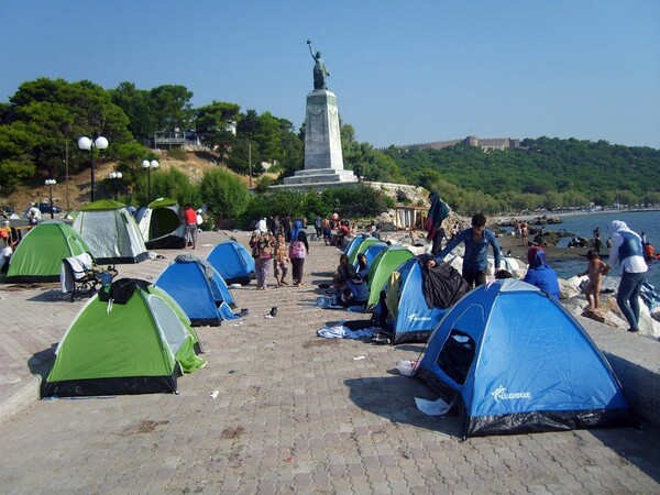 4.000 είναι οι πρόσφυγες-μετανάστες που έχουν εγκλωβιστεί στη Λέσβο.