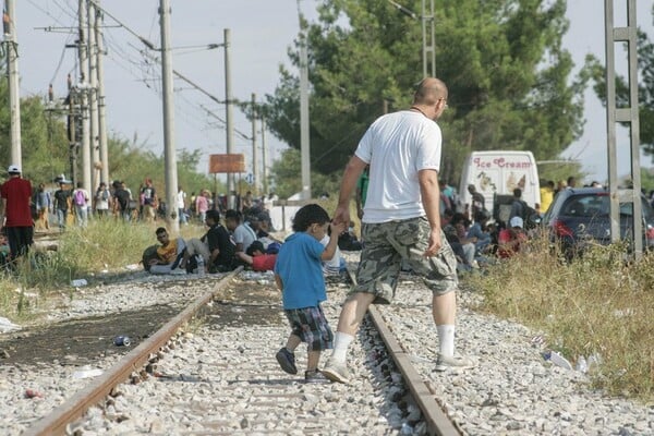 Χάος στα σύνορα με τους πρόσφυγες - Τα Σκόπια κήρυξαν σε κατάσταση έκτακτης ανάγκης τα σύνορα με την Ελλάδα και τη Σερβία