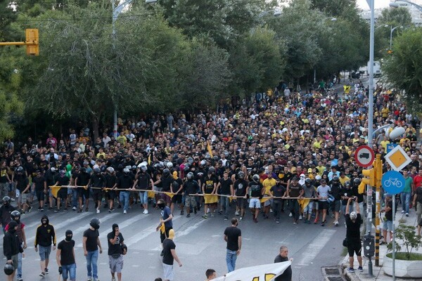 Φωτιές σε κάδους και συλλήψεις για τον Άρη στη Θεσσαλονίκη χθες τη νύχτα