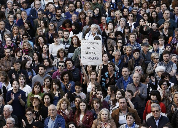 Κατακραυγή στην Ισπανία για την ετυμηγορία στην υπόθεση ομαδικής κακοποίησης μιας έφηβης