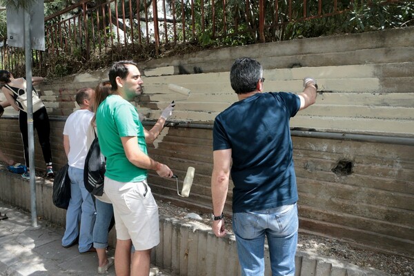 Athens UnTag - Οι εθελοντές που σήμερα καθάρισαν το κέντρο της Αθήνας από τα tags