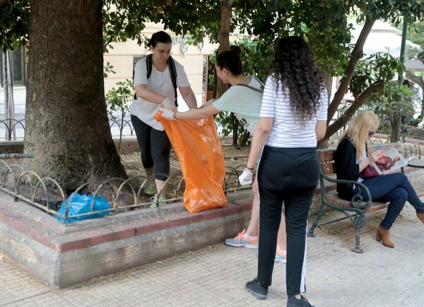 Athens UnTag - Οι εθελοντές που σήμερα καθάρισαν το κέντρο της Αθήνας από τα tags