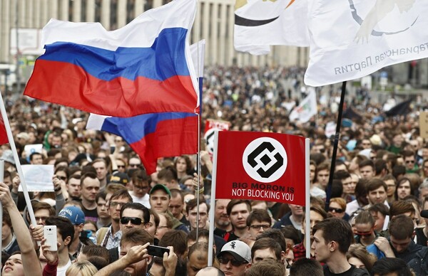 Χιλιάδες διαδηλωτές στους δρόμους της Μόσχας κατά του μπλοκαρίσματος του Telegram