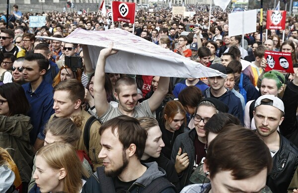Χιλιάδες διαδηλωτές στους δρόμους της Μόσχας κατά του μπλοκαρίσματος του Telegram