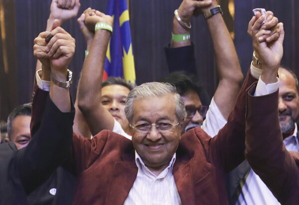 Τον γηραιότερο ηγέτη στον κόσμο θα αποκτήσει η Μαλαισία - Τον 92χρονο Μαχάτιμ Μοχάμαντ