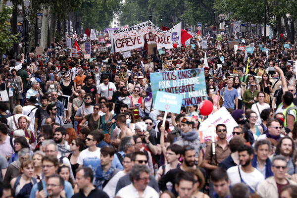 Διαδηλώσεις κατά της πολιτικής του Εμανουέλ Μακρόν σε όλη τη Γαλλία - ΦΩΤΟΓΡΑΦΙΕΣ