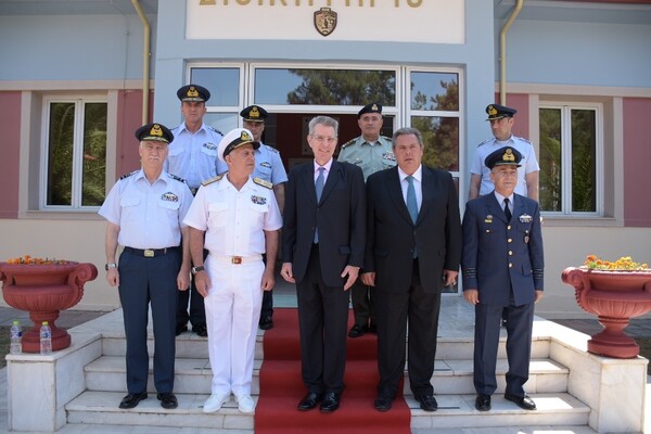 Την 110 Πτέρυγα Μαχης στη Λάρισα επισκέφτηκαν Καμμένος - Πάιατ