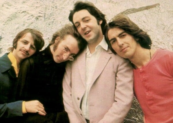 Πωλείται κόπια τoυ White Album των Beatles με την υπογραφή του Charles Manson για 30.000 λίρες