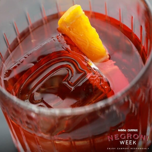 Πίνουμε cocktail Negroni για καλό σκοπό