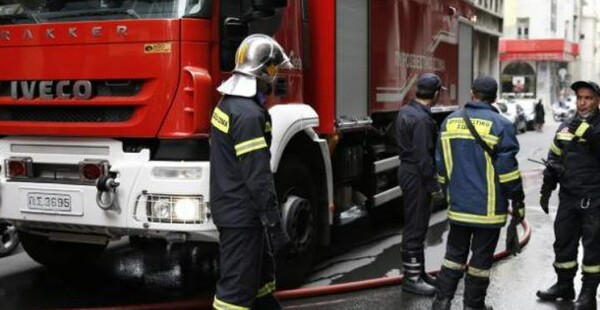 Φωτιά σε διαμέρισμα στην Καλλιθέα - Δύο σοβαρά τραυματίες