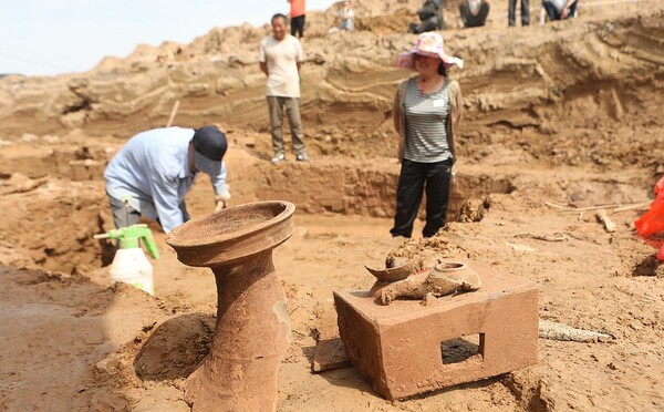 Σπάνιοι τάφοι ανακαλύφθηκαν σε αρχαία ερείπια της επαρχίας Γιουνάν στην Κίνα