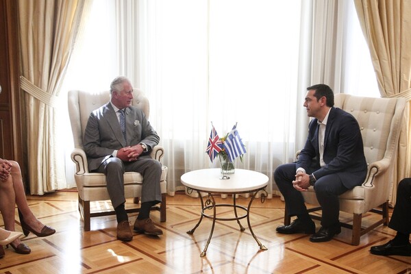 Στο Μαξίμου ο πρίγκιπας Κάρολος - «Ορόσημο η επίσκεψη για τις σχέσεις Ελλάδας και Βρετανίας» είπε ο Τσίπρας