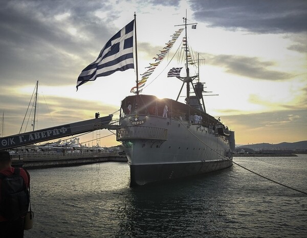 Επίθεση ΚΚΕ στην κυβέρνηση επειδή κάλεσε βουλευτή της ΧΑ σε εκδήλωση του Πολεμικού Ναυτικού