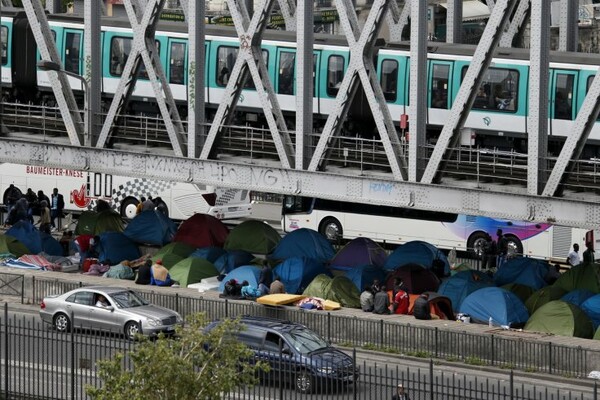 37.000 μετανάστες προσπάθησαν να περάσουν τη σήραγγα της Μάγχης από την αρχή του χρόνου