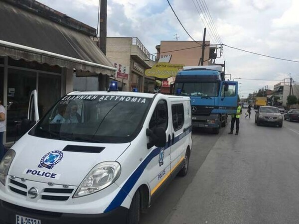 Φορτηγό παρέσυρε και σκότωσε γυναίκα στη Λάρισα (upd)