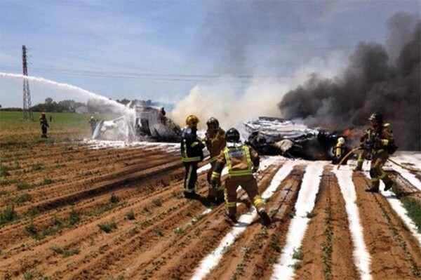 Στρατιωτικό αεροσκάφος συνετρίβη στη Σεβίλλη