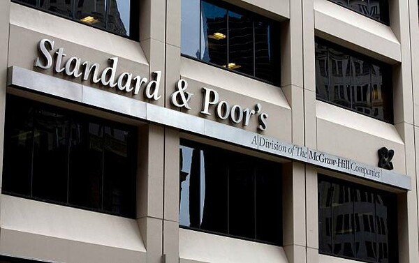 S&P: Στην κατηγορία «σκουπίδια» υποβάθμισε τα ομόλογα της Τουρκίας ο οίκος αξιολόγησης